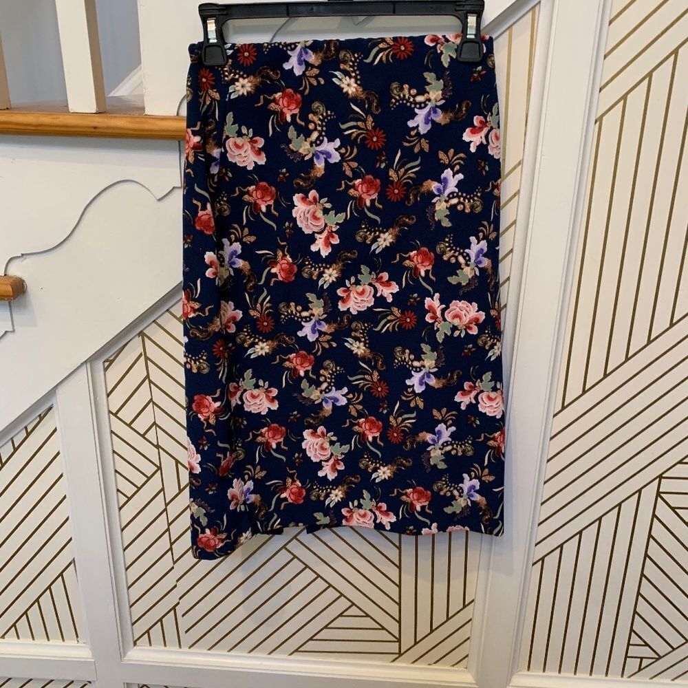 Philosophy Pencil Skirt in Floral - Picture 4 of 6